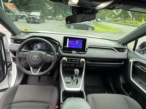 Used 2023 Toyota RAV4 SE w/ Weather & Moonroof Package AWD/4WD image 33