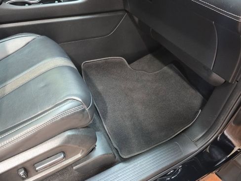 Used 2023 Honda Pilot Touring image 11