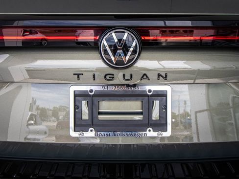 New 2026 Volkswagen Tiguan SE R-Line FWD image 18
