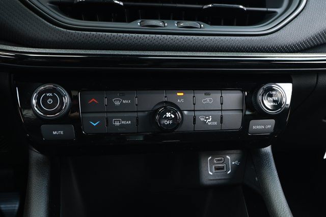 New 2026 Jeep Compass Latitude AWD/4WD image 18