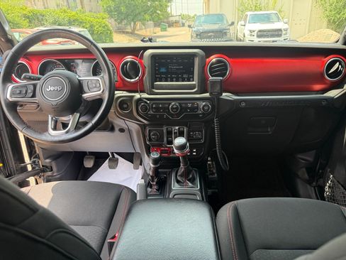 Used 2018 Jeep Wrangler Unlimited Rubicon w/ Cold Weather Group AWD/4WD image 20
