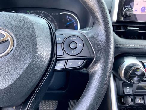 Used 2024 Toyota RAV4 XLE w/ Convenience Package image 24