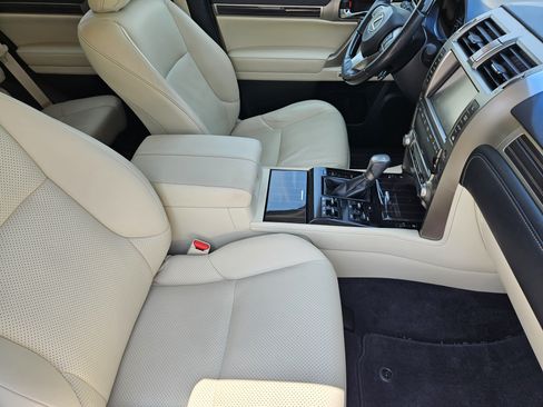 Used 2020 Lexus GX 460 Luxury w/ Accessory Package AWD/4WD image 15