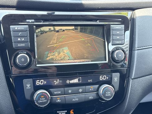 Used 2018 Nissan Rogue SV AWD/4WD image 6