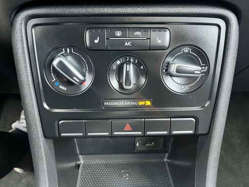 Used 2017 Volkswagen Beetle 1.8T Classic image 24