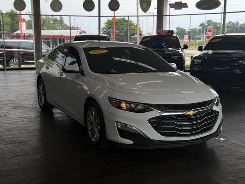 Used 2019 Chevrolet Malibu LT FWD image 1