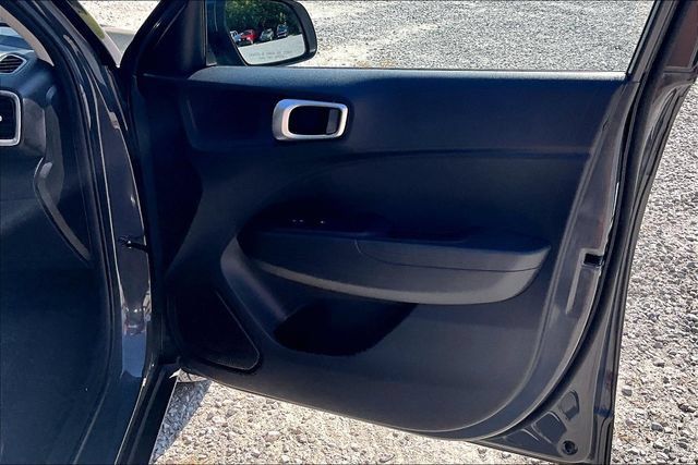 Used 2025 Hyundai Venue SEL FWD image 21