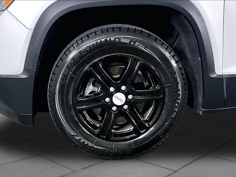 Used 2017 GMC Acadia SLE FWD image 11