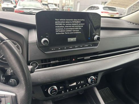 Used 2023 Mitsubishi Outlander SE image 29