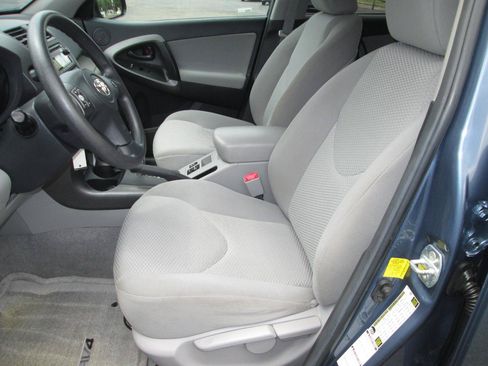 Used 2012 Toyota RAV4 4WD w/ Upgrade Value Pkg image 3