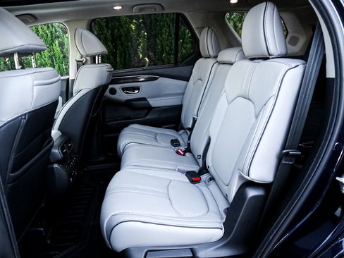 Used 2025 Honda Pilot Elite image 8