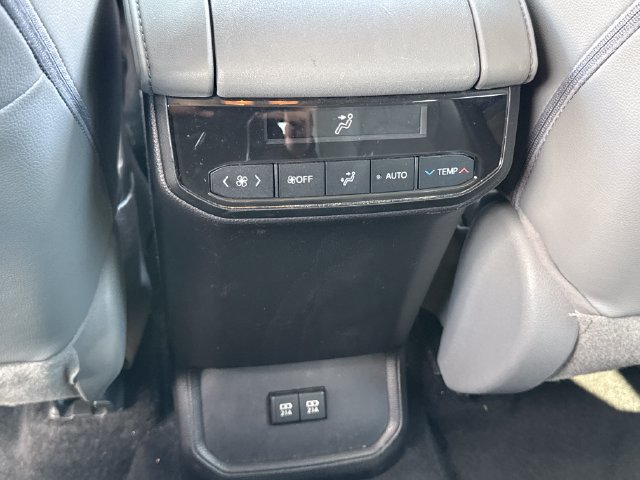 Used 2021 Toyota Highlander XLE AWD/4WD image 23