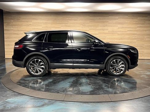 Used 2023 Lincoln Nautilus Reserve w/ Luxury Package AWD/4WD image 11