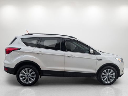 Used 2019 Ford Escape SEL image 4