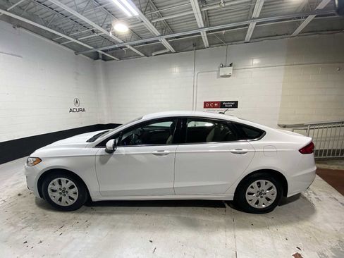 Used 2019 Ford Fusion S image 3