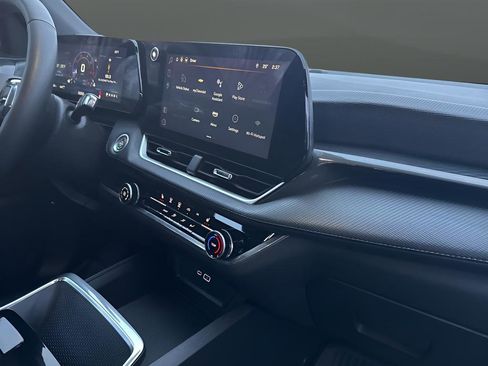 Used 2025 Chevrolet Equinox LT w/ Safety and Technology Package image 34