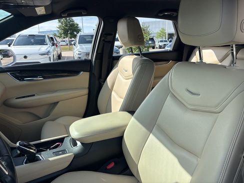 Used 2018 Cadillac XT5 FWD image 17