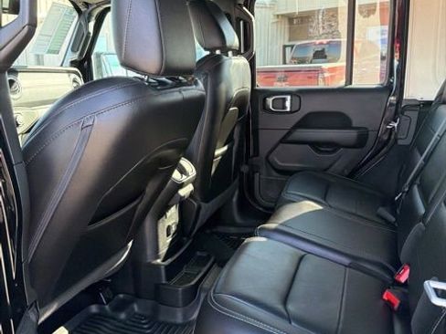 Used 2021 Jeep Wrangler Unlimited Sahara AWD/4WD image 15