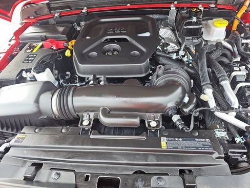 Used 2025 Jeep Wrangler Unlimited Sahara image 14