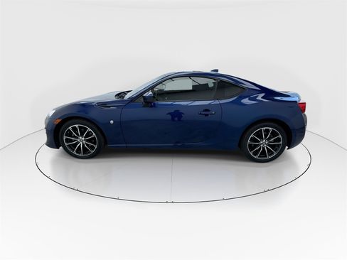 Used 2017 Toyota 86 image 5