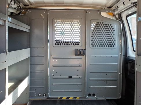 Used 2015 Chevrolet Express 2500 RWD image 13
