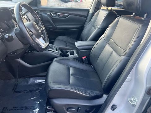 Used 2018 Nissan Rogue SL w/ Premium Package image 11