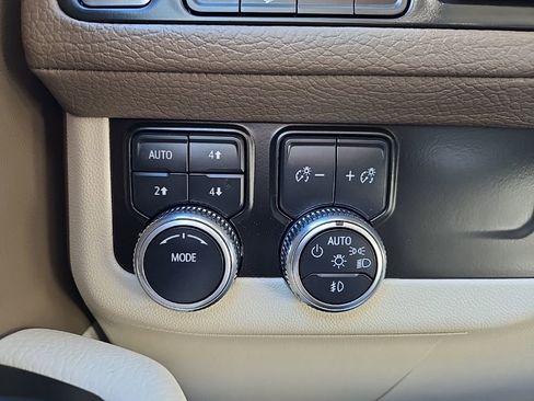 Used 2023 GMC Yukon XL Denali image 22