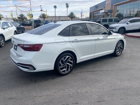 Used 2023 Volkswagen Jetta SEL image 5