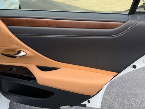 Used 2024 Lexus ES 350 w/ Premium Package image 21