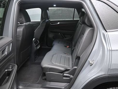 Used 2026 Volkswagen Atlas Cross Sport SEL R-Line AWD/4WD image 30