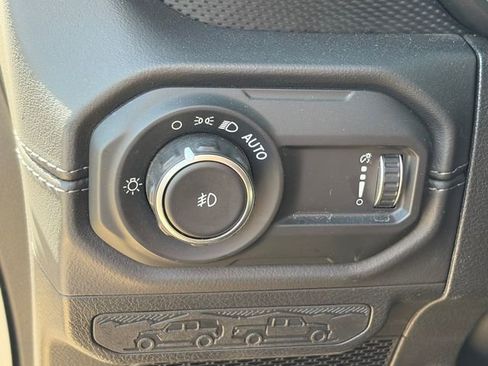 Used 2024 Jeep Wrangler Unlimited Rubicon image 17