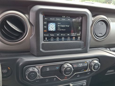 Used 2022 Jeep Wrangler Unlimited Sport image 16