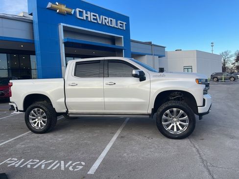 Used 2020 Chevrolet Silverado 1500 High Country w/ Technology Package image 2