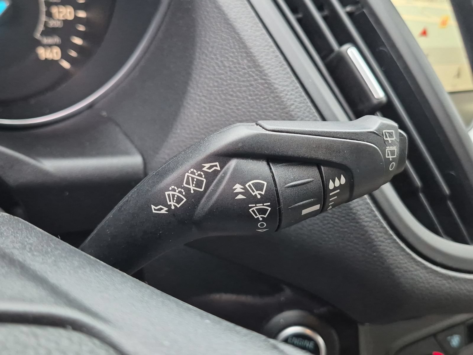 Used 2019 Ford Escape Titanium AWD/4WD image 23