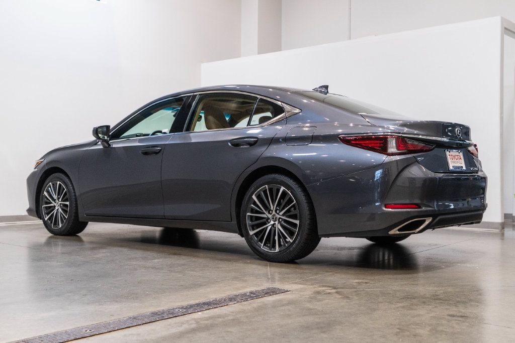 Used 2023 Lexus ES 350 w/ Premium Package FWD image 7