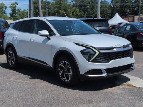 Certified 2025 Kia Sportage LX FWD image 3