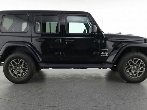 Used 2025 Jeep Wrangler Sahara image 11