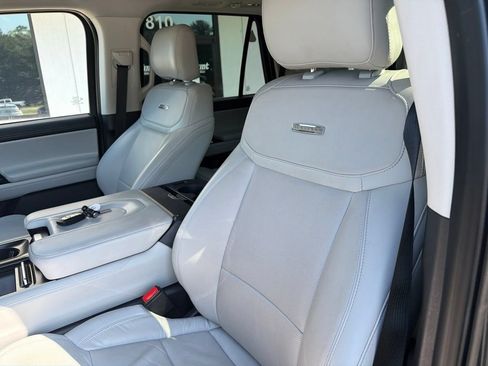 Used 2025 Ford Expedition Platinum AWD/4WD image 3