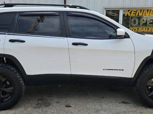 Used 2016 Jeep Cherokee Latitude w/ Cold Weather Group AWD/4WD image 4