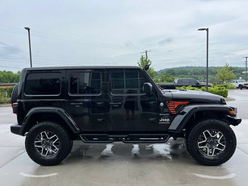 Used 2024 Jeep Wrangler Unlimited Sahara w/ Technology Group AWD/4WD image 20