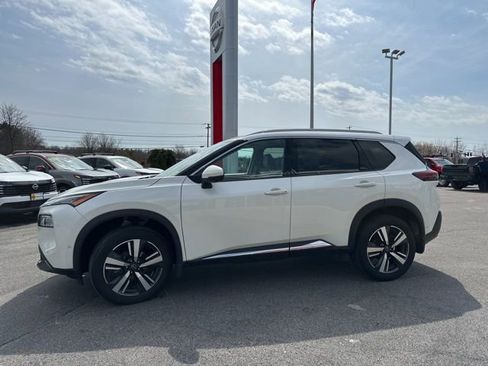 Used 2023 Nissan Rogue SL w/ SL Premium Package image 4