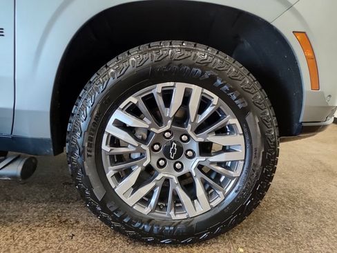 Used 2025 Chevrolet Tahoe Z71 AWD/4WD image 25