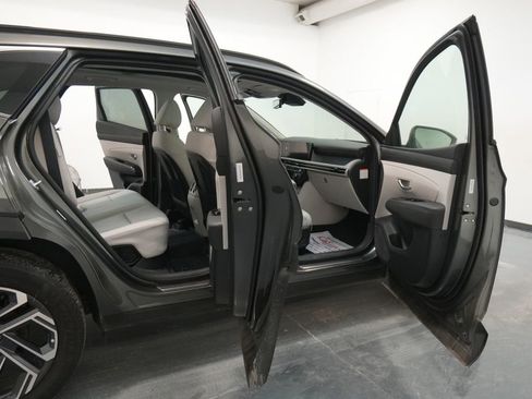 Used 2025 Hyundai Tucson Limited image 40