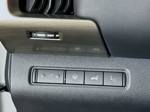 Certified 2023 Nissan Pathfinder Platinum AWD/4WD image 16