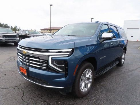 Certified 2025 Chevrolet Suburban Premier image 3