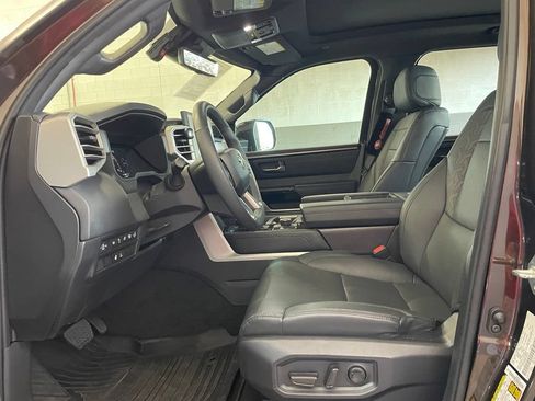 Used 2025 Toyota Tundra Limited AWD/4WD image 10