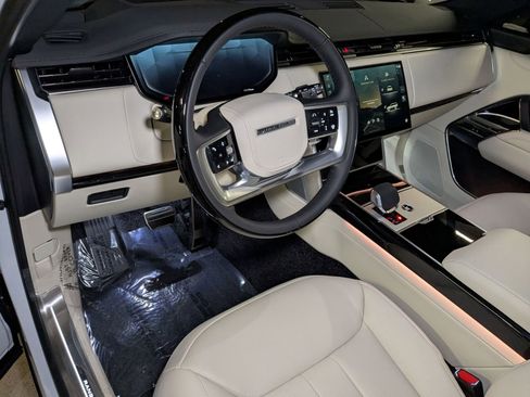 New 2025 Land Rover Range Rover SE image 3
