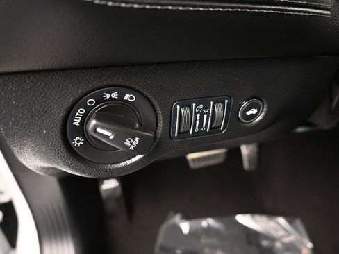 Used 2023 Dodge Challenger SXT w/ Plus Package image 11