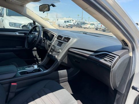 Used 2017 Ford Fusion SE FWD image 27