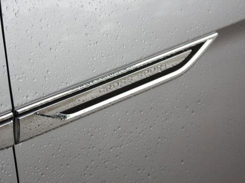 Used 2022 Volkswagen Atlas Cross Sport SEL image 5